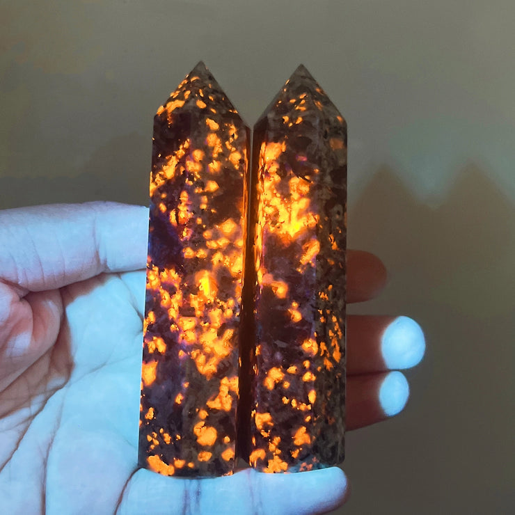 8-9Cm Natural Yooperlite Tower Crystal Flamestone Wand Point Spiritual Witchcraft Fluorescent Dodalite Energy Healing Home Decor